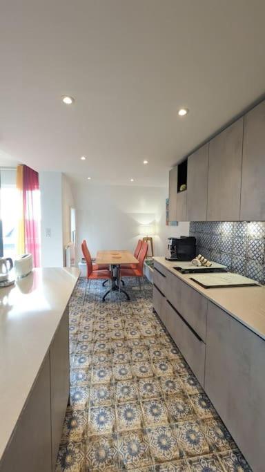 Le 828 : Appartement En Plein Centre De 반느 외부 사진