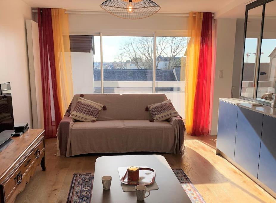 Le 828 : Appartement En Plein Centre De 반느 외부 사진